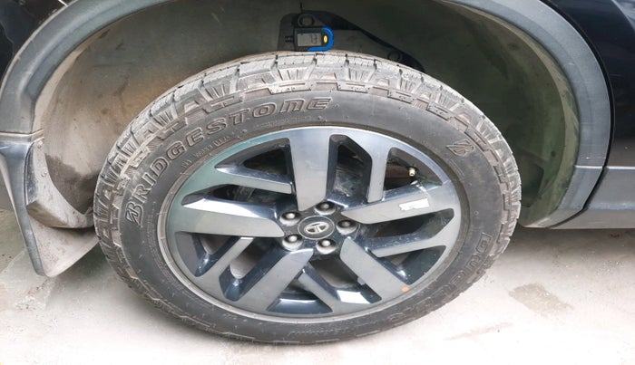 2021 Tata Harrier XZA PLUS 2.0L, Diesel, Automatic, 1,08,665 km, tyre