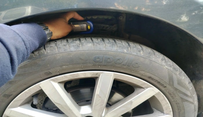 2017 Volkswagen Polo HIGHLINE1.2L, Petrol, Manual, 73,716 km, tyre