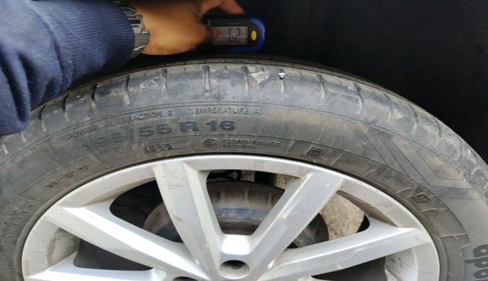 2017 Volkswagen Polo HIGHLINE1.2L, Petrol, Manual, 73,716 km, tyre