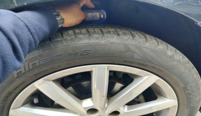 2017 Volkswagen Polo HIGHLINE1.2L, Petrol, Manual, 73,716 km, tyre