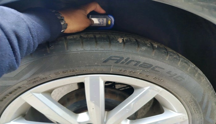 2017 Volkswagen Polo HIGHLINE1.2L, Petrol, Manual, 73,716 km, tyre