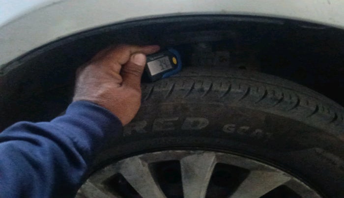 2014 Maruti Swift Dzire VDI, Diesel, Manual, 2,98,384 km, tyre