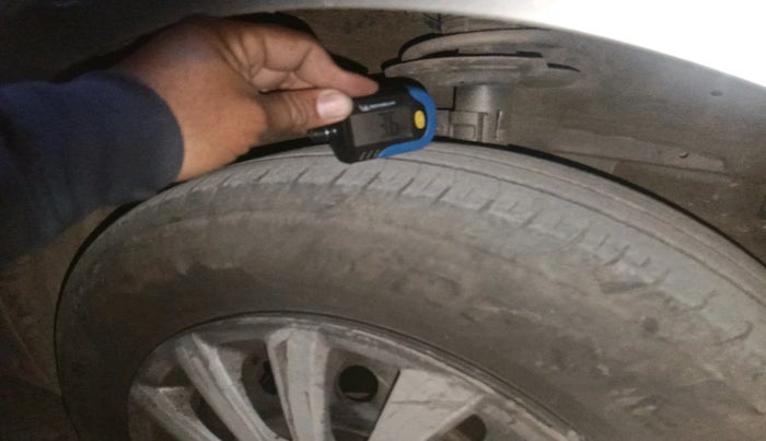 2014 Maruti Swift Dzire VDI, Diesel, Manual, 2,98,384 km, tyre