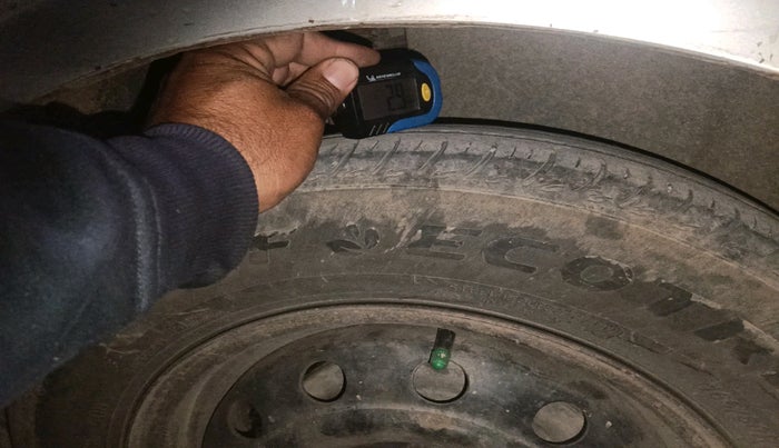 2014 Maruti Swift Dzire VDI, Diesel, Manual, 2,98,384 km, tyre