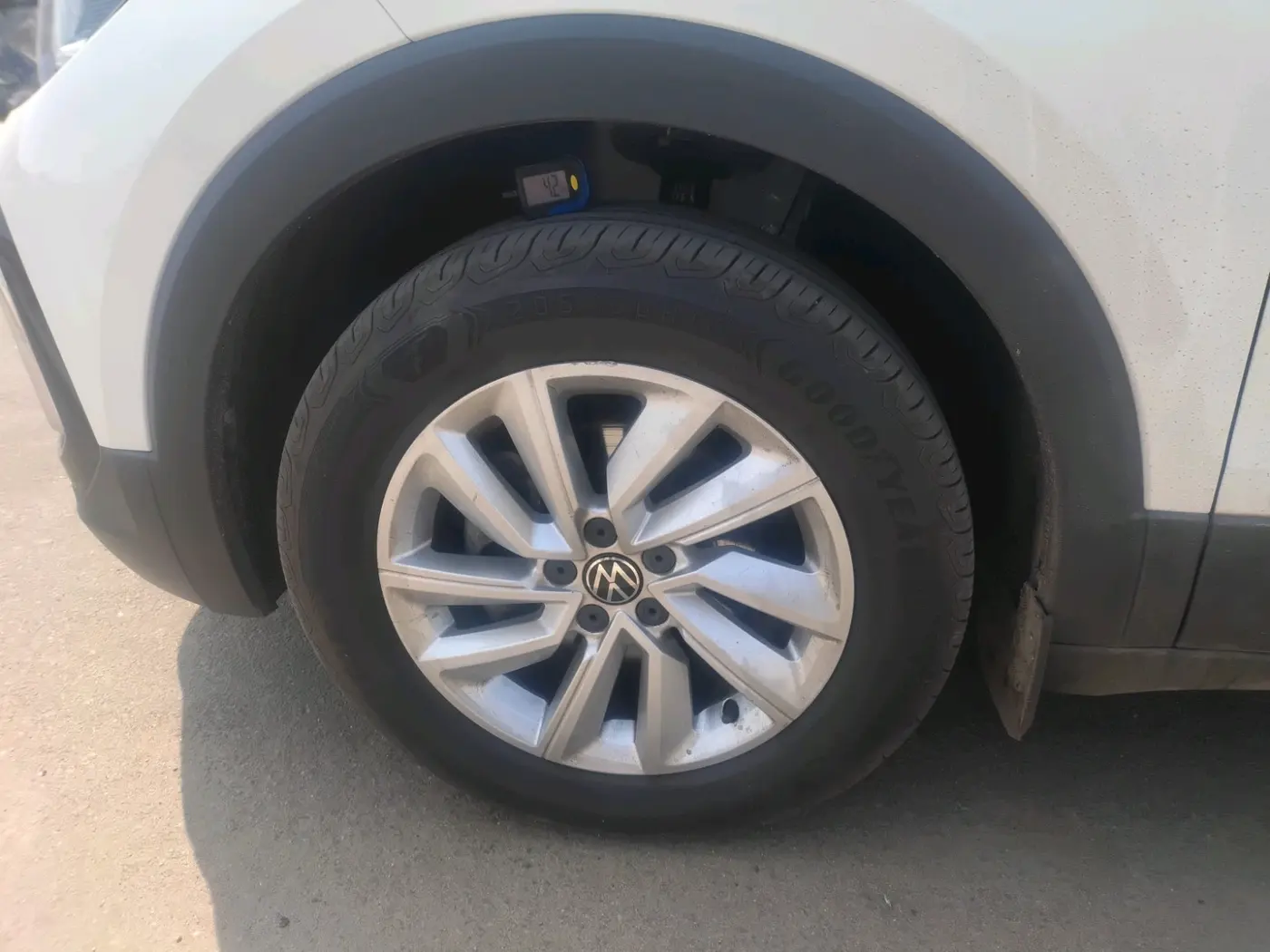 2023 Volkswagen TAIGUN HIGHLINE 1.0 TSI MT, Petrol, Manual, 25,028 km, tyre