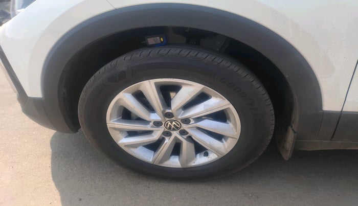 2023 Volkswagen TAIGUN HIGHLINE 1.0 TSI MT, Petrol, Manual, 25,028 km, tyre