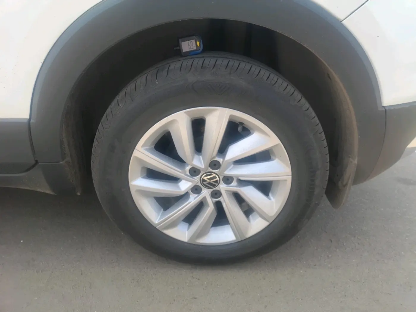 2023 Volkswagen TAIGUN HIGHLINE 1.0 TSI MT, Petrol, Manual, 25,028 km, tyre