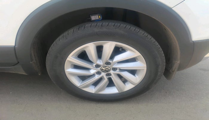 2023 Volkswagen TAIGUN HIGHLINE 1.0 TSI MT, Petrol, Manual, 25,028 km, tyre