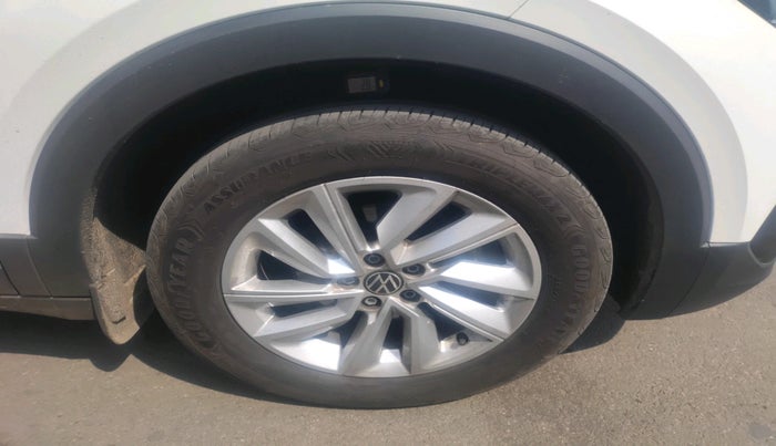 2023 Volkswagen TAIGUN HIGHLINE 1.0 TSI MT, Petrol, Manual, 25,028 km, tyre