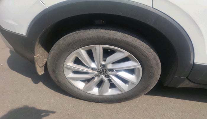 2023 Volkswagen TAIGUN HIGHLINE 1.0 TSI MT, Petrol, Manual, 25,028 km, tyre