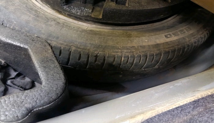 2017 Skoda Rapid AMBITION 1.5 TDI, Diesel, Manual, 2,18,146 km, tyre