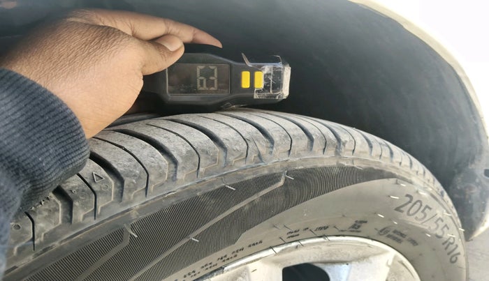 2013 Skoda Octavia AMBITION 2.0 TDI AT, Diesel, Automatic, 1,72,087 km, tyre