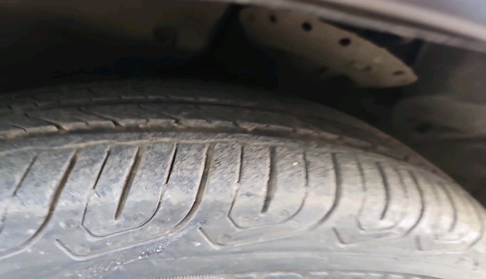 2014 Honda City 1.5L I-VTEC VX CVT, Petrol, Automatic, 1,00,939 km, tyre