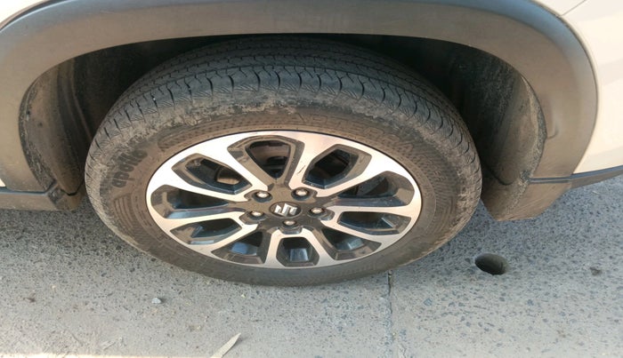 2024 Maruti Grand Vitara SIGMA SMART HYBRID, Petrol, Manual, 38,160 km, tyre