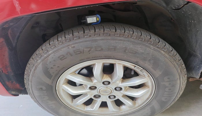 2016 Mahindra TUV300 T8, Diesel, Manual, 80,881 km, tyre