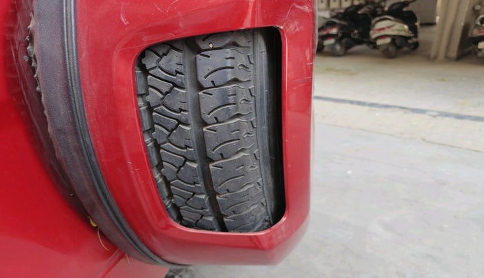 2016 Mahindra TUV300 T8, Diesel, Manual, 80,881 km, tyre