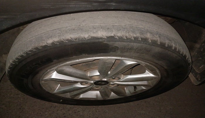 2015 Hyundai Creta SX PLUS 1.6 DIESEL, Diesel, Manual, 1,79,180 km, tyre