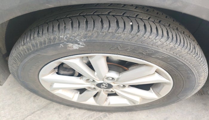 2016 Hyundai Creta SX PLUS 1.6 PETROL, Petrol, Manual, 1,24,337 km, tyre