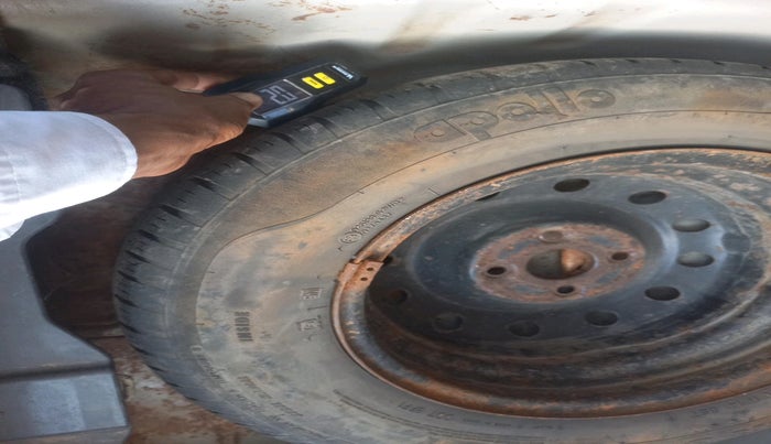 2017 Maruti Dzire VDI, Diesel, Manual, 67,055 km, tyre