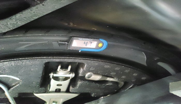 2015 Maruti Ciaz ZXI, Petrol, Manual, 66,458 km, tyre