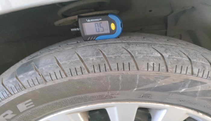 2015 Maruti Ciaz ZXI, Petrol, Manual, 66,458 km, tyre