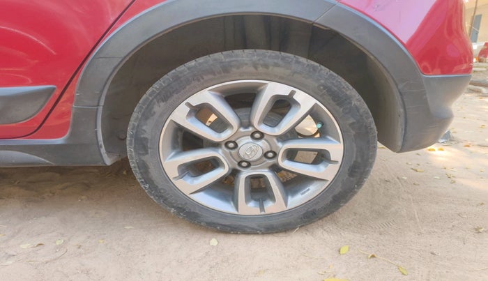 2017 Hyundai i20 Active 1.4 SX, Diesel, Manual, 1,66,323 km, tyre