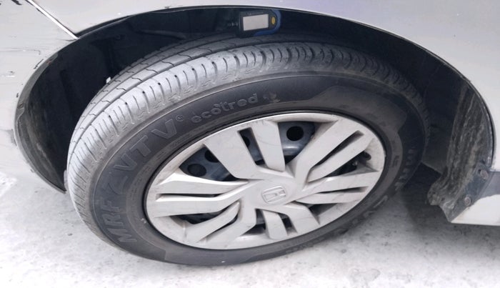 2015 Honda Jazz 1.2L I-VTEC SV, Petrol, Manual, 99,459 km, tyre