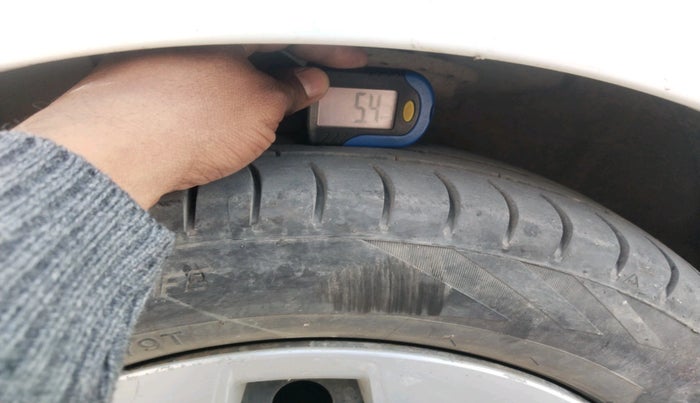 2015 Hyundai Xcent S 1.2, Petrol, Manual, 1,14,528 km, tyre