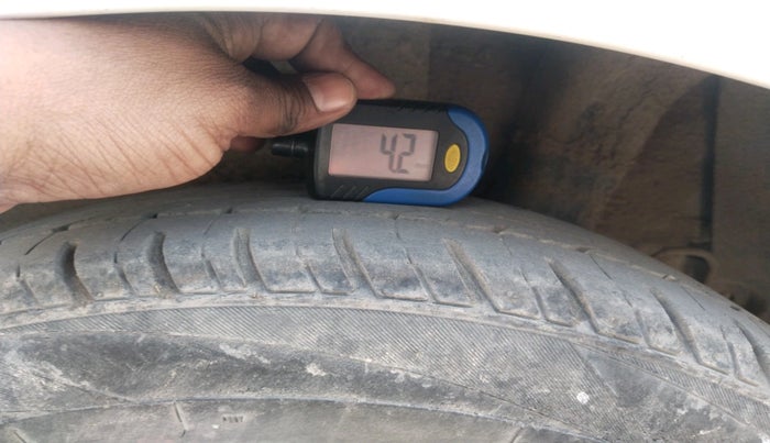 2015 Hyundai Xcent S 1.2, Petrol, Manual, 1,14,528 km, tyre