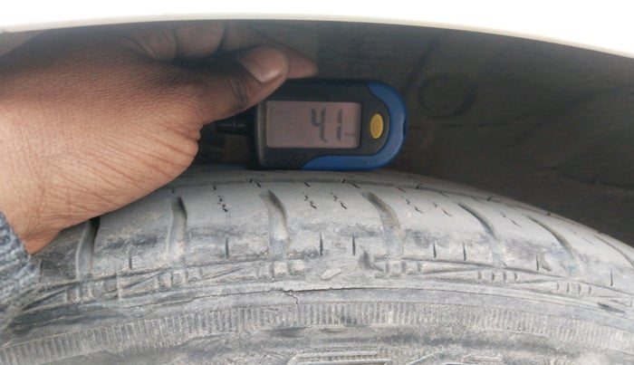 2015 Hyundai Xcent S 1.2, Petrol, Manual, 1,14,528 km, tyre