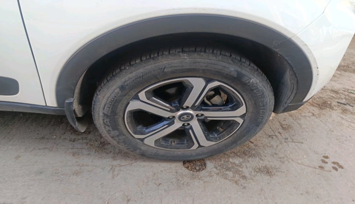 2022 Tata NEXON XZ PLUS (PREMIUM) PETROL, Petrol, Manual, 38,978 km, tyre