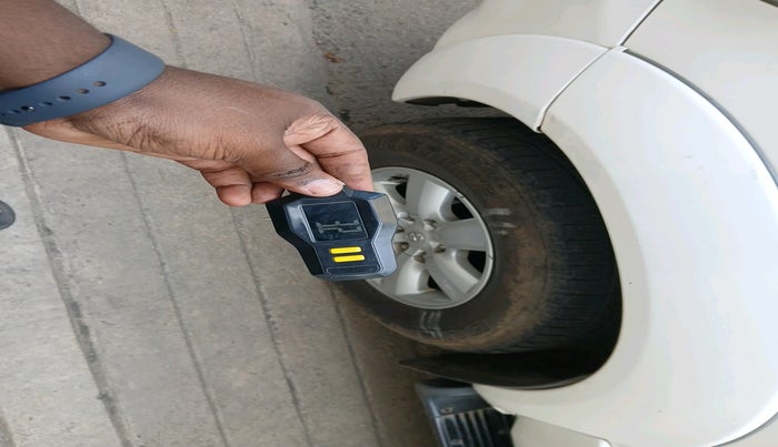 2011 Toyota Fortuner 3.0 4X4 MT, Diesel, Manual, 1,09,050 km, tyre