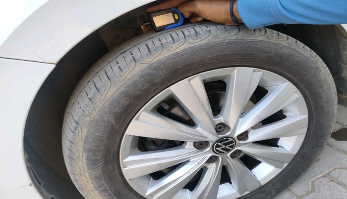 2022 Volkswagen VIRTUS HIGHLINE TSI 1.0 AT, Petrol, Automatic, 25,706 km, tyre