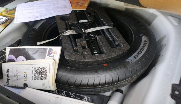 2022 Volkswagen VIRTUS HIGHLINE TSI 1.0 AT, Petrol, Automatic, 25,706 km, tyre