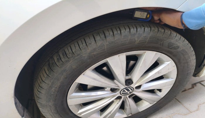 2022 Volkswagen VIRTUS HIGHLINE TSI 1.0 AT, Petrol, Automatic, 25,706 km, tyre