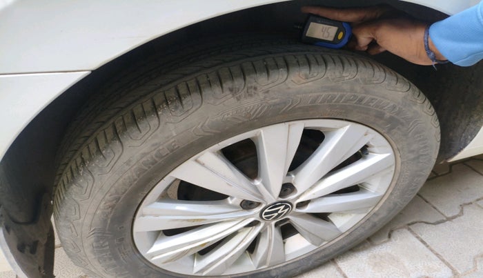 2022 Volkswagen VIRTUS HIGHLINE TSI 1.0 AT, Petrol, Automatic, 25,706 km, tyre