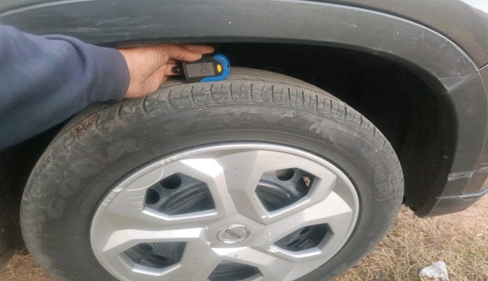 2017 Maruti Vitara Brezza VDI (O), Diesel, Manual, 90,993 km, tyre