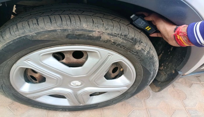 2018 Tata NEXON XT DIESEL, Diesel, Manual, 1,82,661 km, tyre