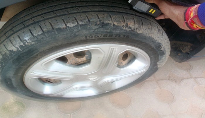 2018 Tata NEXON XT DIESEL, Diesel, Manual, 1,82,661 km, tyre