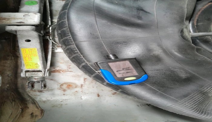 2014 Hyundai Grand i10 ASTA AT 1.2 KAPPA VTVT, Petrol, Automatic, 1,01,425 km, tyre