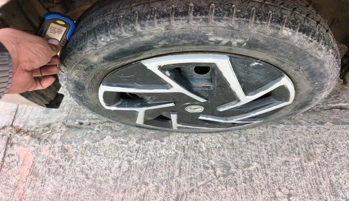 2013 Maruti Wagon R 1.0 VXI, Petrol, Manual, 77,398 km, tyre