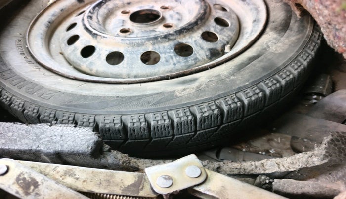 2013 Maruti Wagon R 1.0 VXI, Petrol, Manual, 77,398 km, tyre