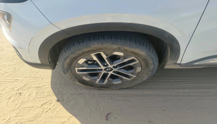 2023 Hyundai VENUE SX 1.5 CRDI, Diesel, Manual, 29,464 km, tyre