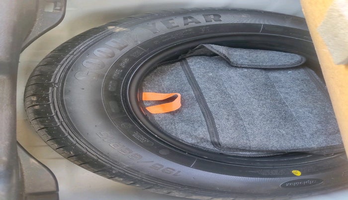 2023 Hyundai VENUE SX 1.5 CRDI, Diesel, Manual, 29,464 km, tyre