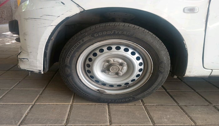 2014 Honda Brio E MT, Petrol, Manual, 42,560 km, tyre