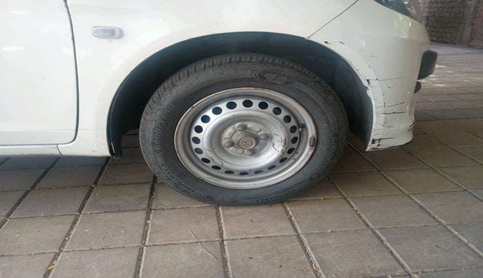 2014 Honda Brio E MT, Petrol, Manual, 42,560 km, tyre