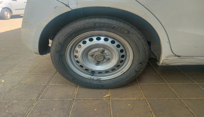 2014 Honda Brio E MT, Petrol, Manual, 42,560 km, tyre