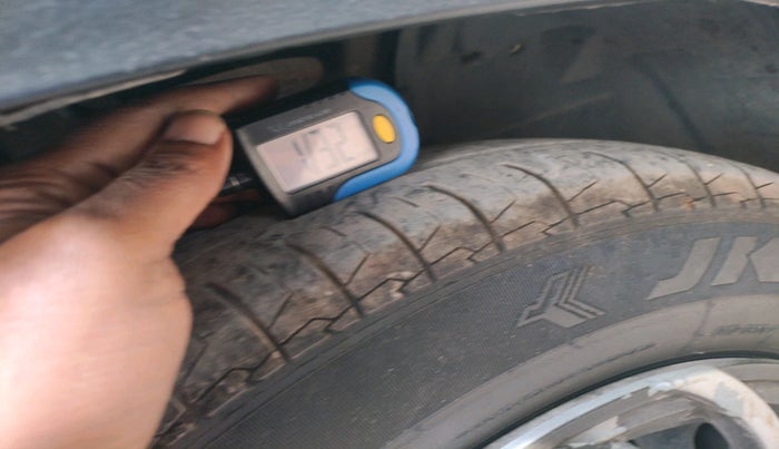 2016 Mahindra Kuv100 K4 D 6 STR, Diesel, Manual, 1,11,075 km, tyre