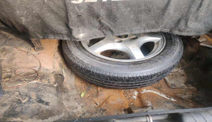 2012 Chevrolet Optra Magnum LT 1.6, Petrol, Manual, 88,922 km, tyre