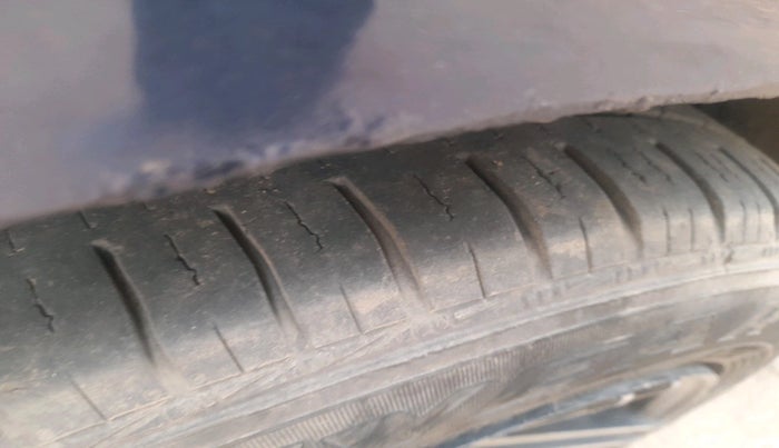 2019 Maruti Dzire LXI, Petrol, Manual, 89,704 km, tyre